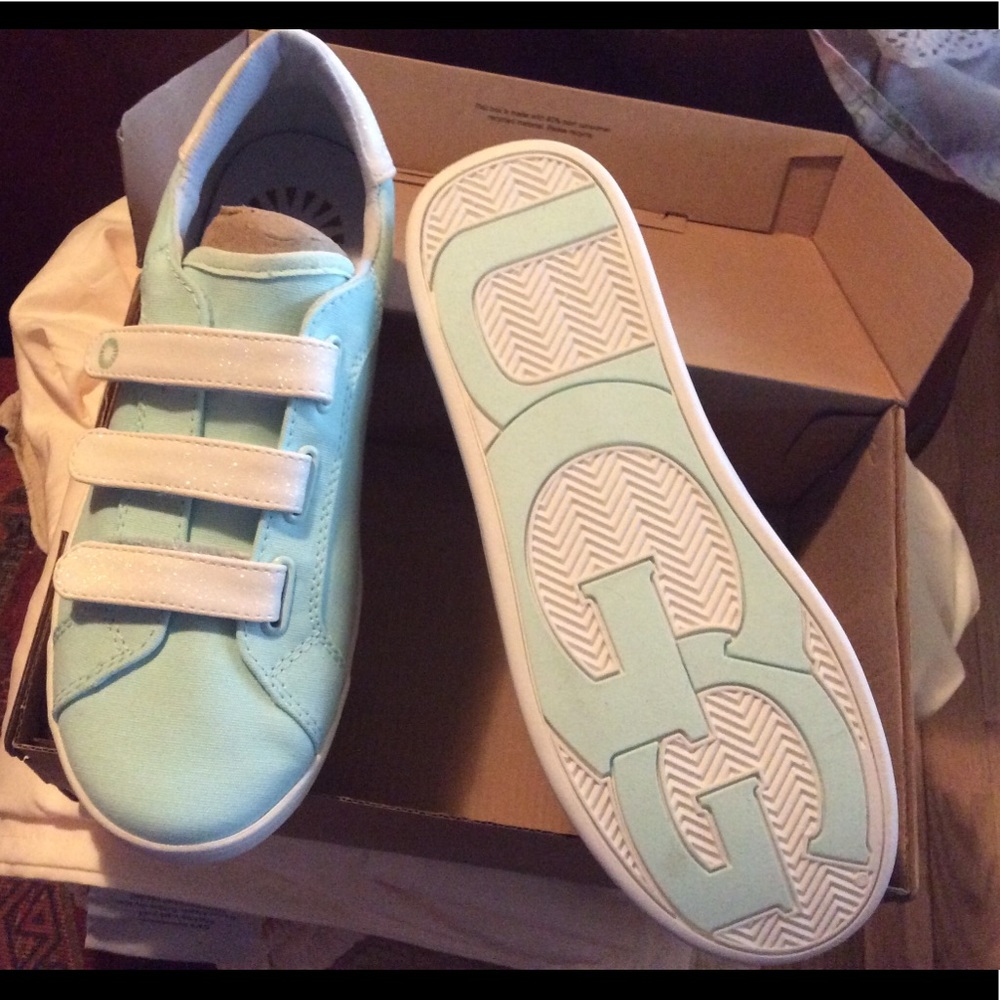 Authentic UGG K  Velcro Low Shoes👟 NIB 👟 AQUA👟